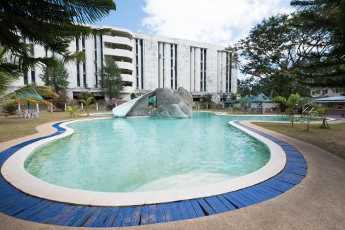 Bazén v ubytování AGTA Nest Loft in Subic Bay with Self-Serve Breakfast - Pet Friendly, WiFi, Monkeys! nebo v jeho okolí