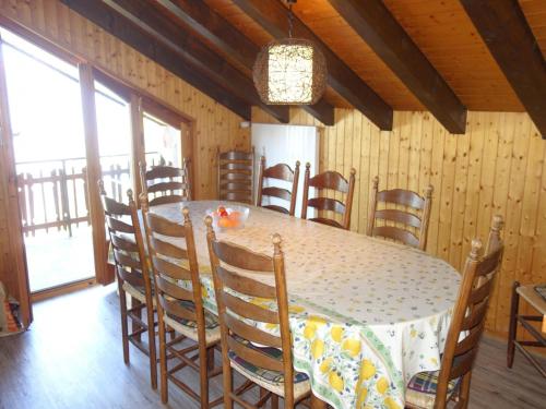 Apartment for 10 in Veysonnaz