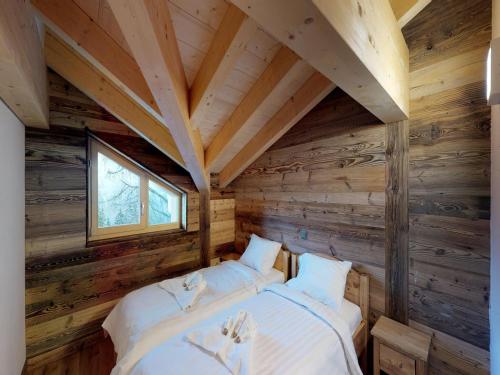 a bedroom in a log cabin with two beds at Duplex apartment in Veysonnaz in Veysonnaz