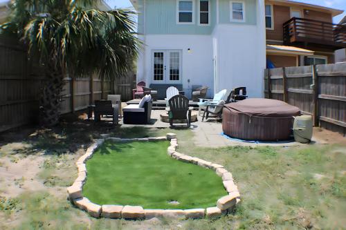 OceanView Oasis - Relax with Hot Tub, Breakfast, Fire Pit & Putting Green! photo 10
