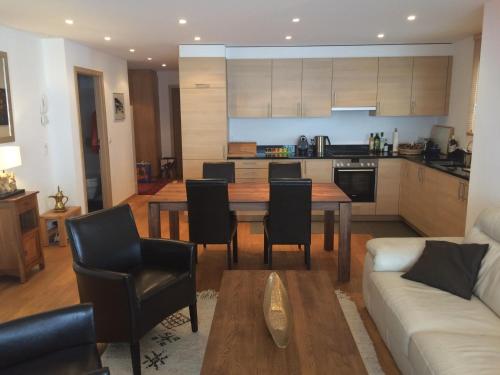 Lovely apartment with mountain views
