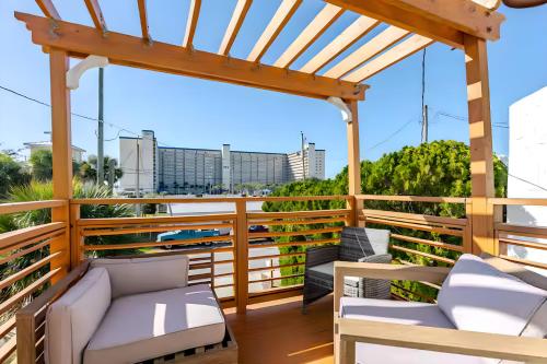 OceanView Oasis - Relax with Hot Tub, Breakfast, Fire Pit & Putting Green! photo 12