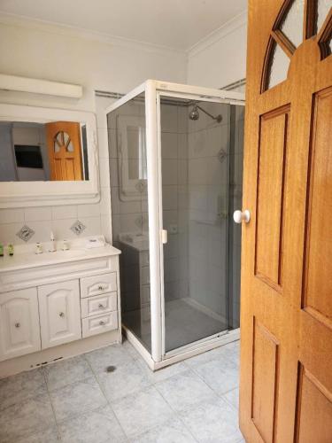 Bilik mandi di Georgian Court Inn