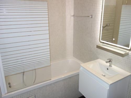 Apartment in Veysonnaz with ski room