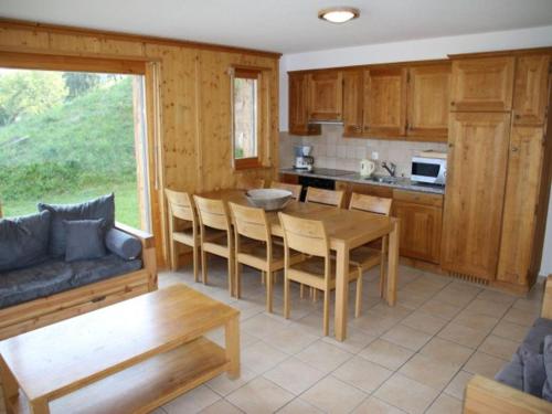 Valley-view apartment in Veysonnaz