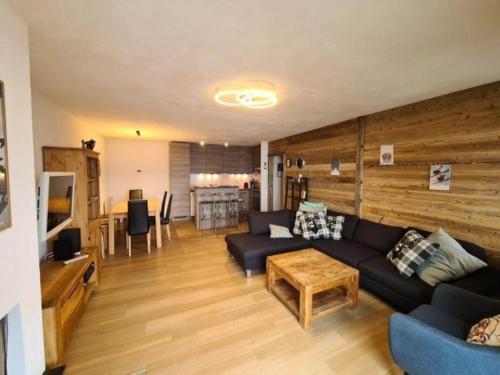 Modern apartment with balcony, ski access