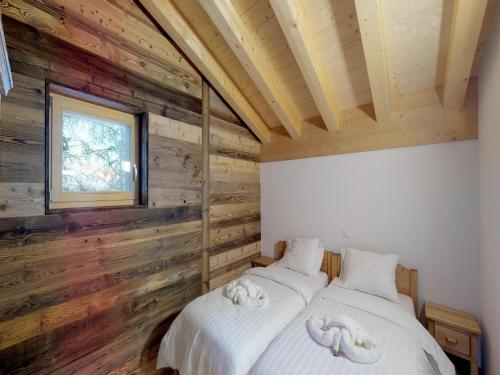 Modern apartment with balcony, ski access