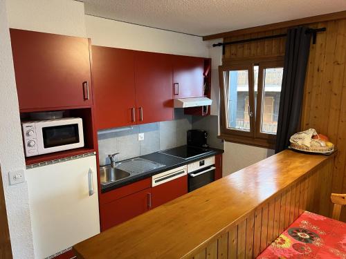 Valley-view apartment in Veysonnaz