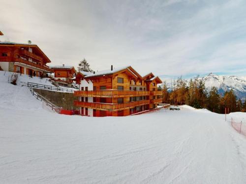 Modern apartment with balcony, ski access