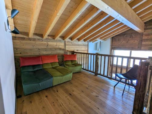 Modern apartment with balcony, ski access