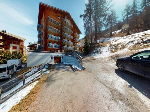 Apartment on floor four with balcony