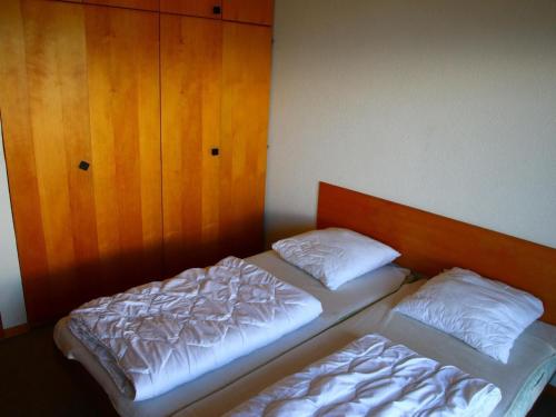 ヴェゾナにあるApartment, 250m from cable carの寝室に並んで置かれた2つのベッド