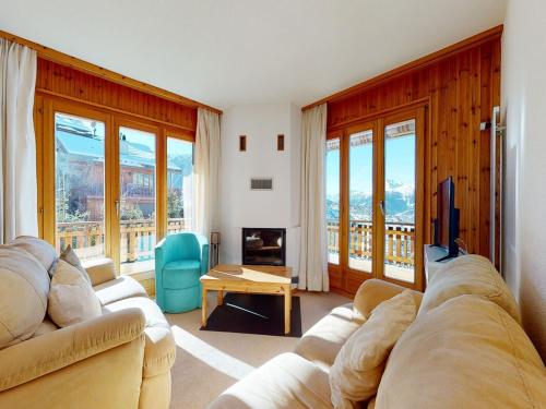 Stunning apartment with mountain view