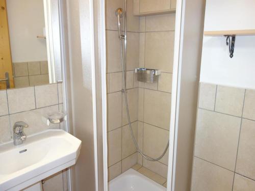 Bilik mandi di Apartment in Veysonnaz near Ski Lift