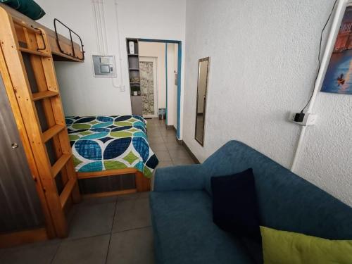 a bedroom with a bed and a blue couch at Apartamento zona 1 in Guatemala