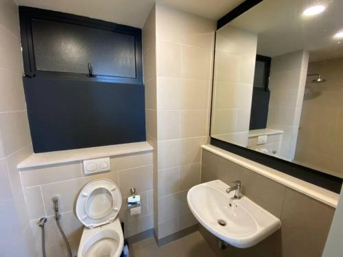 Un baño de Tamarind Luxury Condominiums, Cyber Jaya- Smarthome