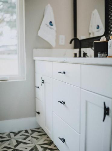 a bathroom with a white sink and a mirror at Retreat on Lake Athens in Athens