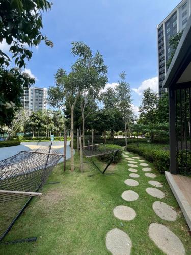 Κήπος έξω από το MayaBay Residence Splash Mania Gamuda Cove Homestay by Ara