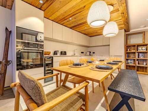 Photo de la galerie de l'établissement Appartement moderne à Méribel avec balcon, 3 chambres, conciergerie 5* - FR-1-613-137, à Les Allues