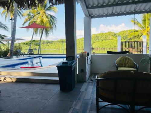 Swimmingpoolen hos eller tæt på Estero View Beach House