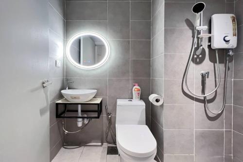 Ένα μπάνιο στο DK Impian Luxury Condominiums, Subang Airport - Smarthome