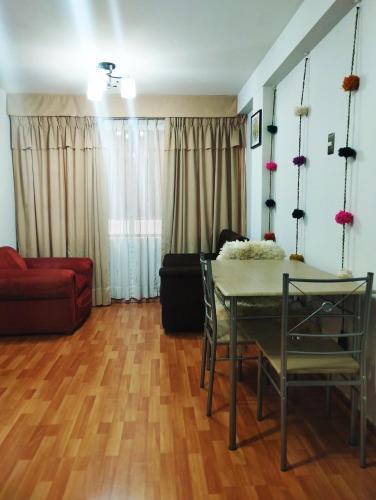a living room with a table and a couch at El hogar de Eli in Cusco