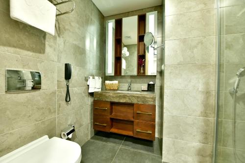 A bathroom at Somerset Maslak Istanbul