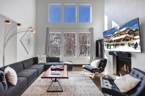 a living room with a couch and a tv at Retreat at Jordanelle 1157 in Kamas