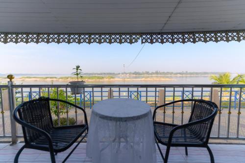 Un balcón o terraza en Kongkhamkoon Hotel