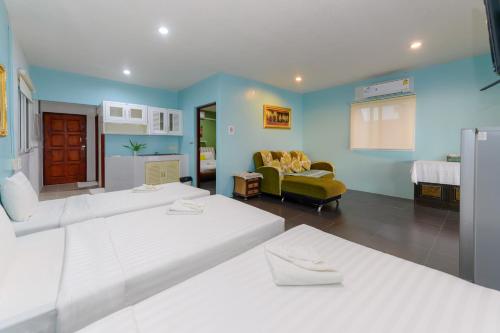 Una cama o camas en una habitación de Kongkhamkoon Hotel