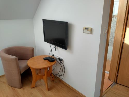 TV a/nebo společenská místnost v ubytování HotelRestaurantBowling
