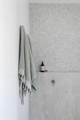 Ein Badezimmer in der Unterkunft Elegant Modern Home!