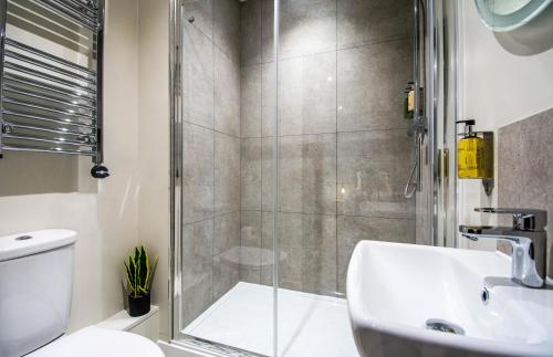 Koupelna v ubytování Thetford Hive - Premium Self Check-In Aparthotel