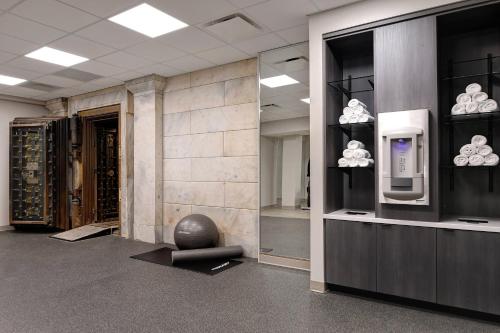 Courtyard by Marriott Cincinnati Downtown Image