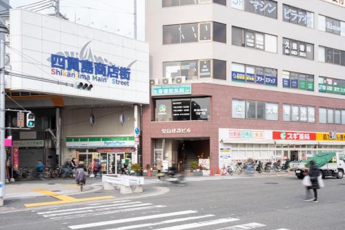 Supermarket nebo jiné obchody v  apartmánu nebo okolí