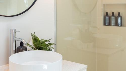 Ένα μπάνιο στο Fletchers Lane Retreat