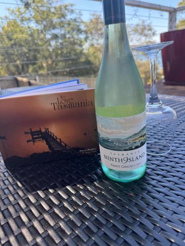 Bebidas en Views of the Tamar River