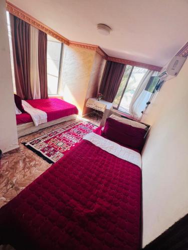 Postel nebo postele na pokoji v ubytování Al-Amer Beach Hotel