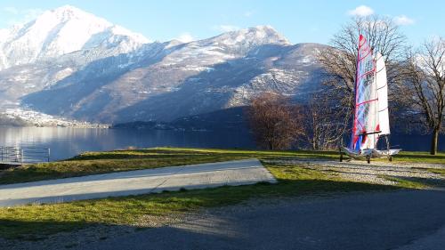 a park with a bench and a lake and mountains at B&B La Cà De La Frà in Gravedona