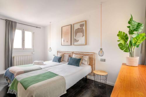 Postel nebo postele na pokoji v ubytování The Collection Barcelona - Amazing 3 bedroom penthouse in Plaza España