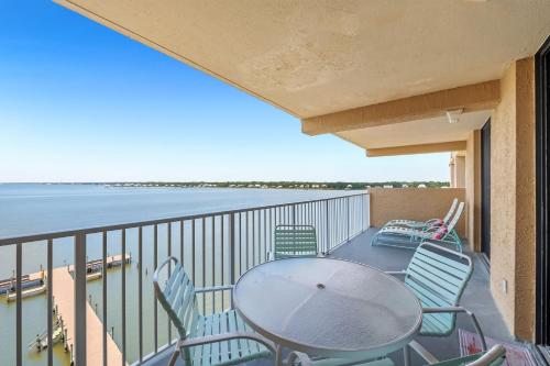 Rõdu või terrass majutusasutuses Compass Point 503