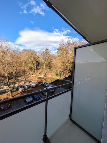 - une vue depuis la fenêtre d'un parking dans l'établissement Studio Central 2 pers proche Geneva, à Saint-Julien-en-Genevois