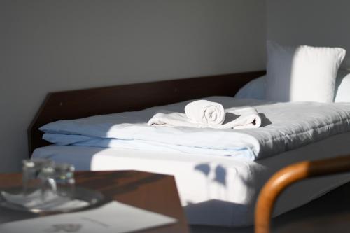 Postel nebo postele na pokoji v ubytování hotel Dobruška