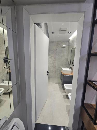Koupelna v ubytování NS Luxury Suites