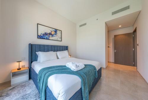 Ένα ή περισσότερα κρεβάτια σε δωμάτιο στο Skyline Majesty - Luxury Living with Full Burj Khalifa & Fountain Views - 1703