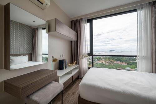 Una cama o camas en una habitación de 360 Seaview 2BR 22F Sriracha Beach by น้องมังคุด