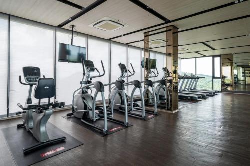 Gimnasio o equipo deportivo en 360 Seaview 2BR 22F Sriracha Beach by น้องมังคุด