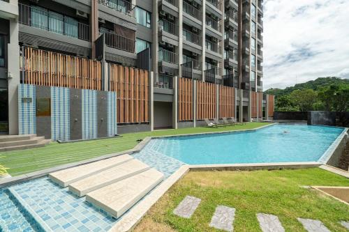 La alberca dentro o cerca de 360 Seaview 2BR 22F Sriracha Beach by น้องมังคุด
