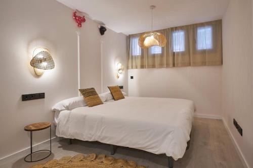 APARTAMENTO PICASSO CON PATIO TRASERO
