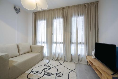 APARTAMENTO PICASSO CON PATIO TRASERO